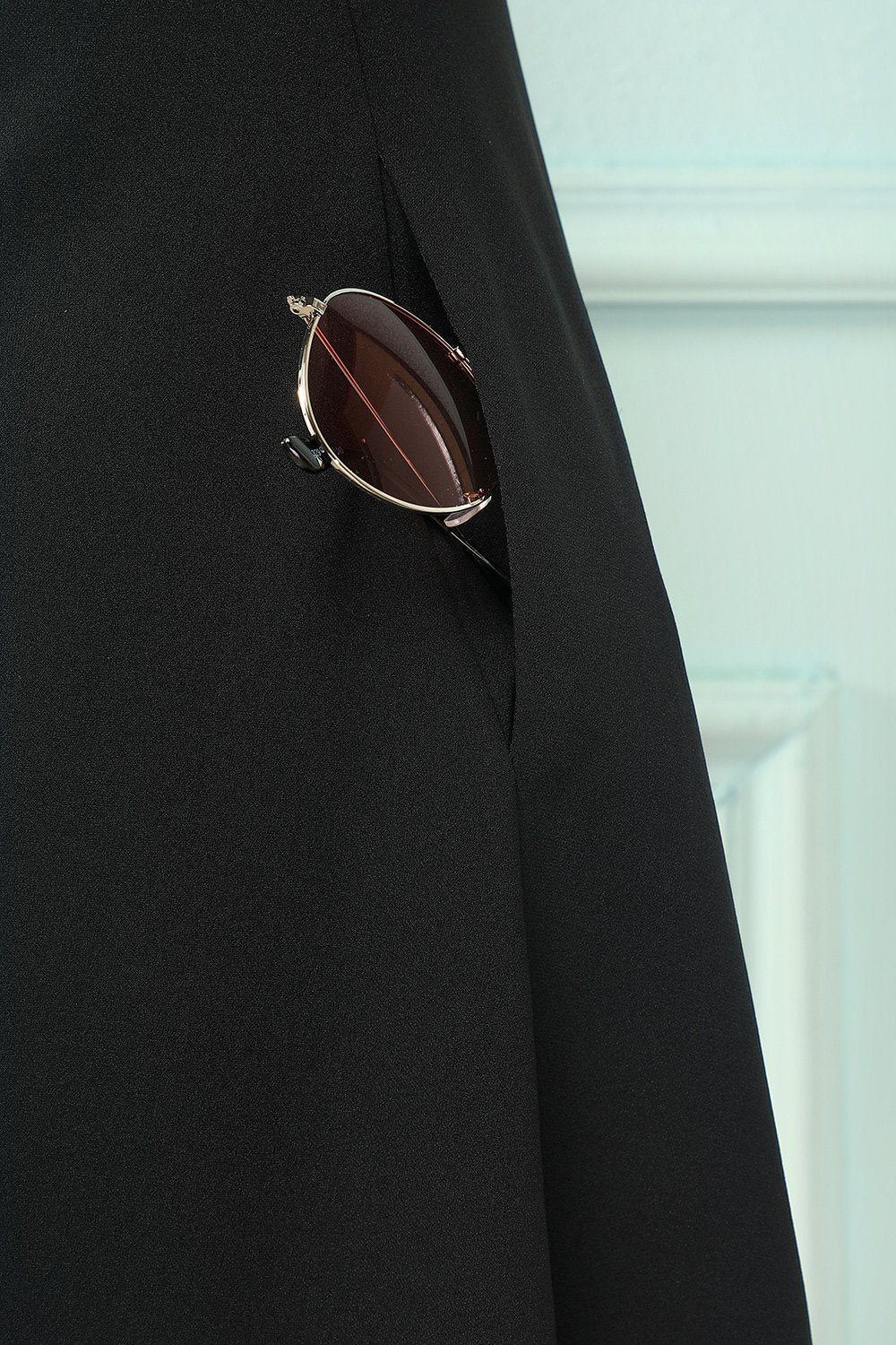 Vestido de lapela preto com bolsos