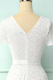 Vestido de renda branca de mangas curtas
