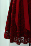Vestido de renda de mangas curtas cor de vinho