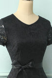 Vestido de renda preto de mangas curtas