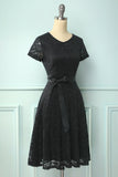 Vestido de renda preto de mangas curtas
