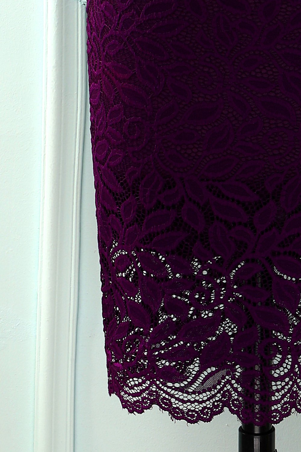 Vestido de Renda Bodycon em Uva