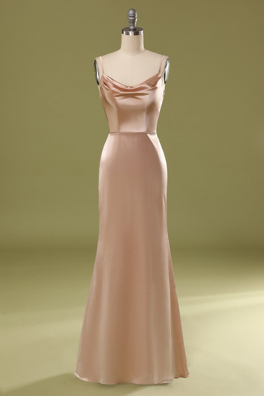 Vestido de cetim champanhe