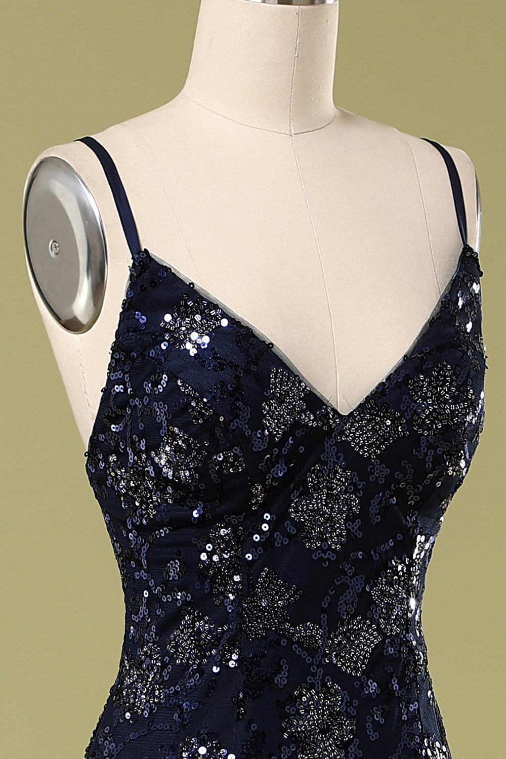 Vestido de noite azul marinho com lantejoulas