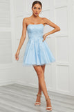 Vestido de baile curto de tulle azul com apliques