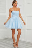 Vestido de baile curto de tulle azul com apliques