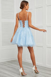 Vestido de baile curto de tulle azul com apliques