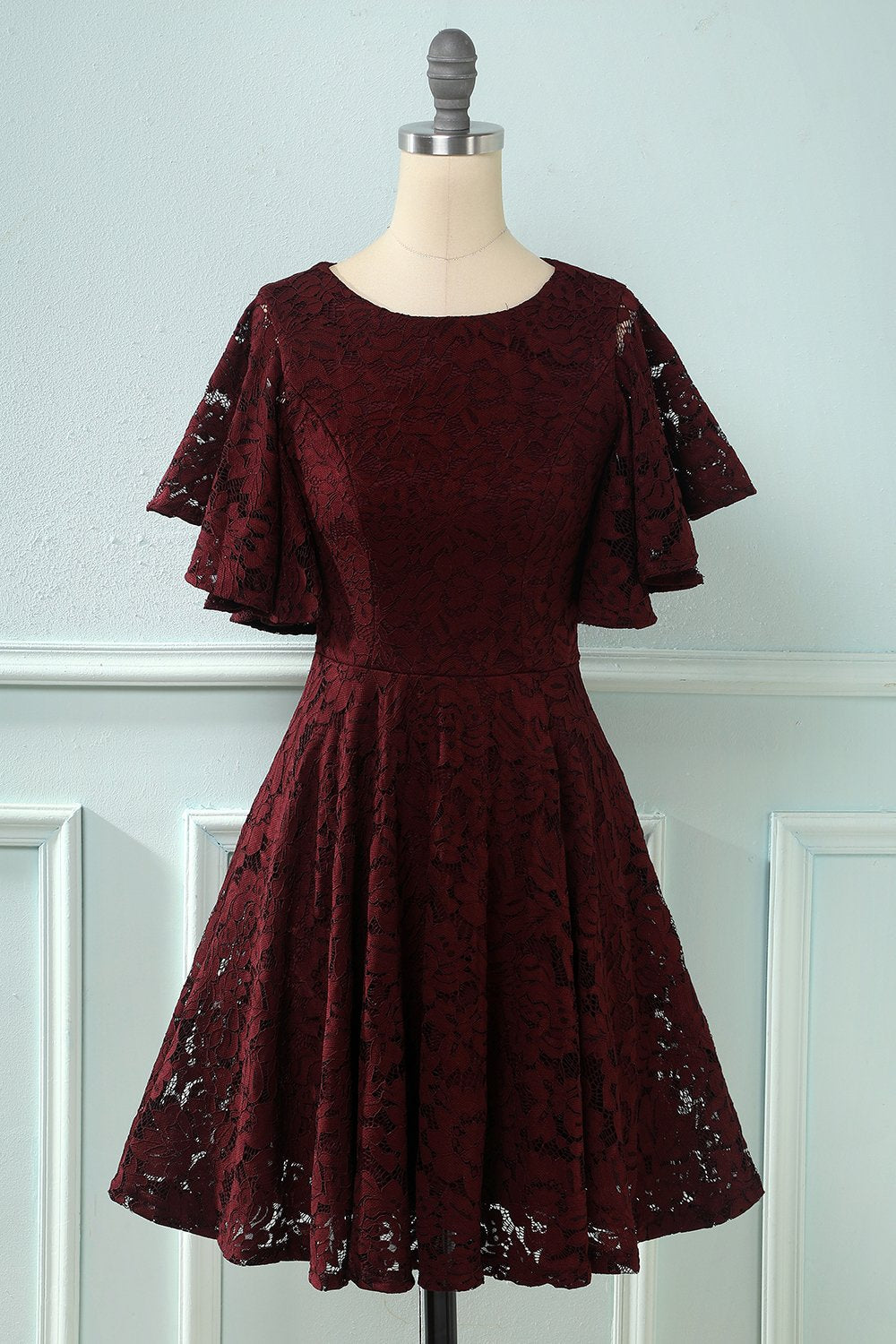 Vestido de renda de mangas de batwing