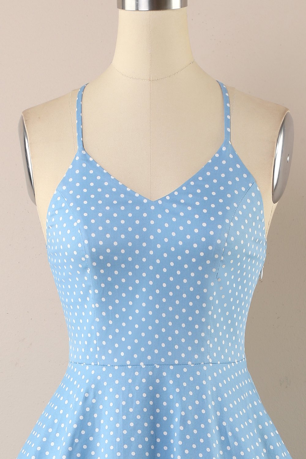 Vestido às bolinhas vintage dos anos 1950