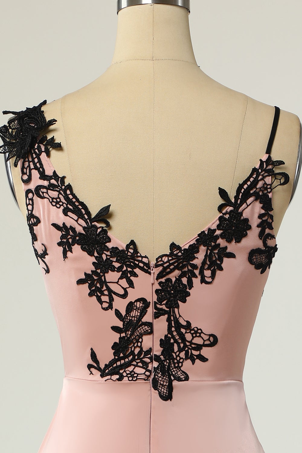 Vestido de festa de joelho nud de pescoço preto de baia preta