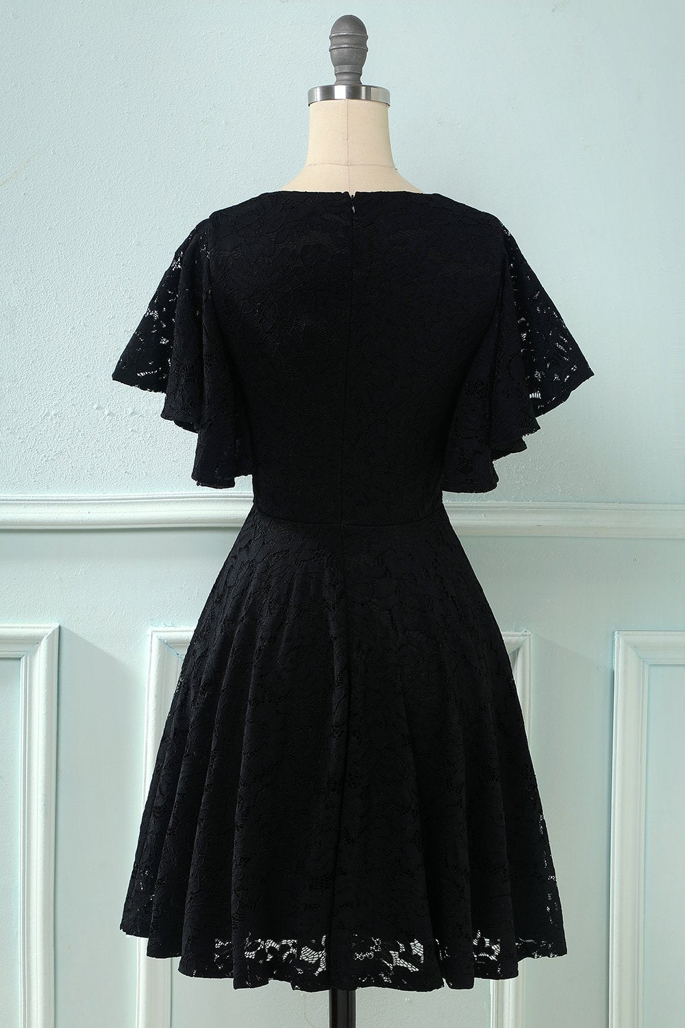Vestido de renda de mangas de batwing