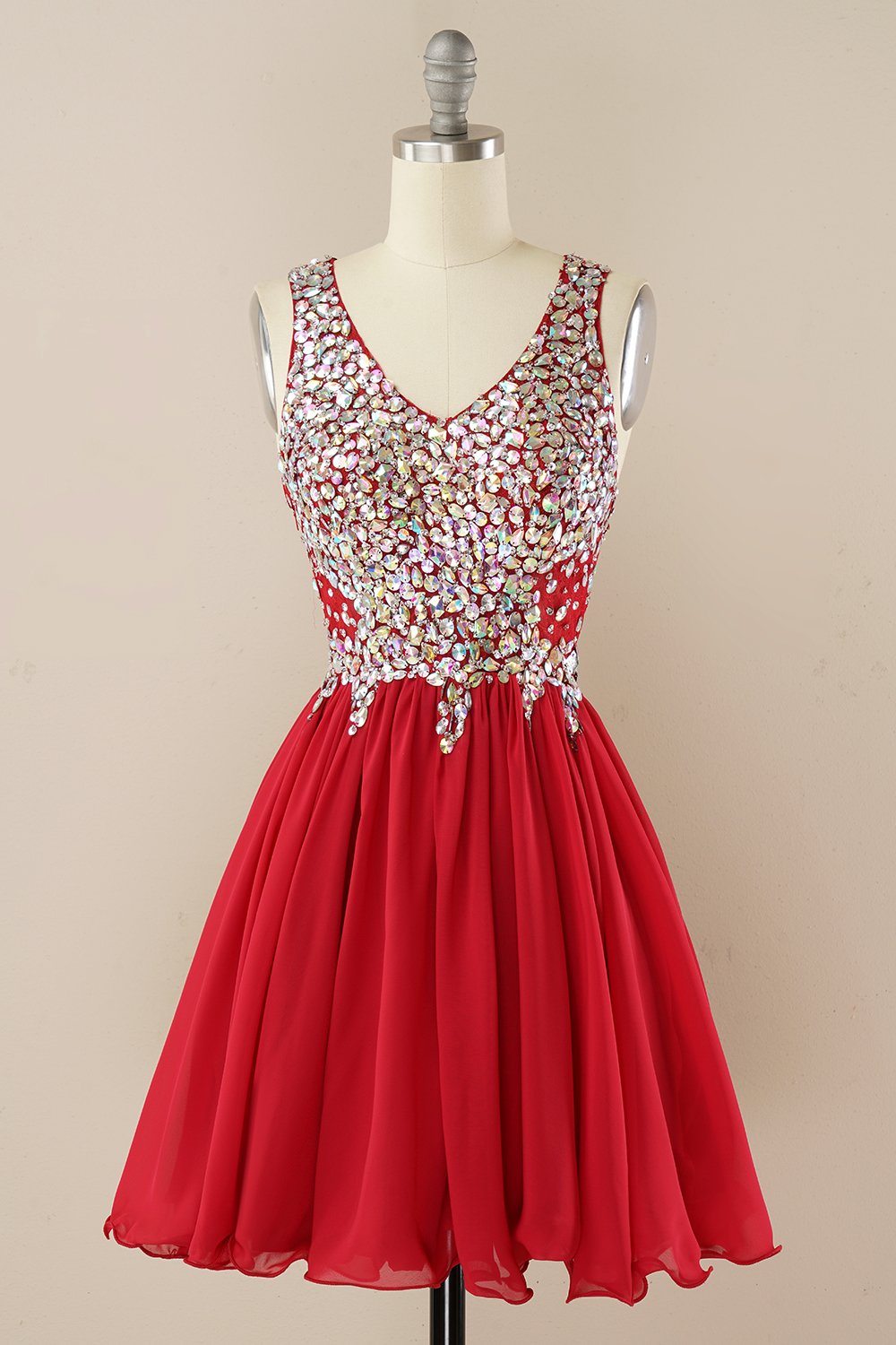 Vestido de homecoming de missangas vermelhas