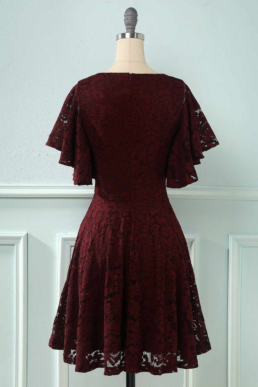 Vestido de renda de mangas de batwing