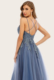 Vestido de baile azul e azul empoeirado com renda