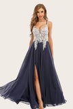 Vestido de baile de chiffon azul e poeirento com renda