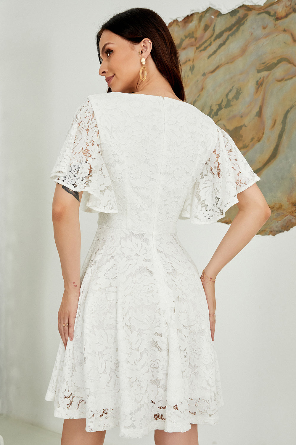Vestido de renda de mangas de batwing