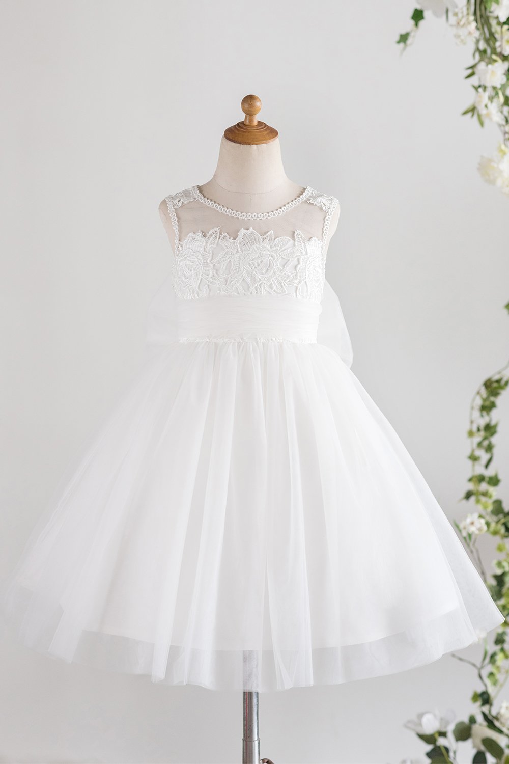 Vestido de menina flor branca com arco