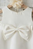 Vestido de menina flor branca de joia com bowknot