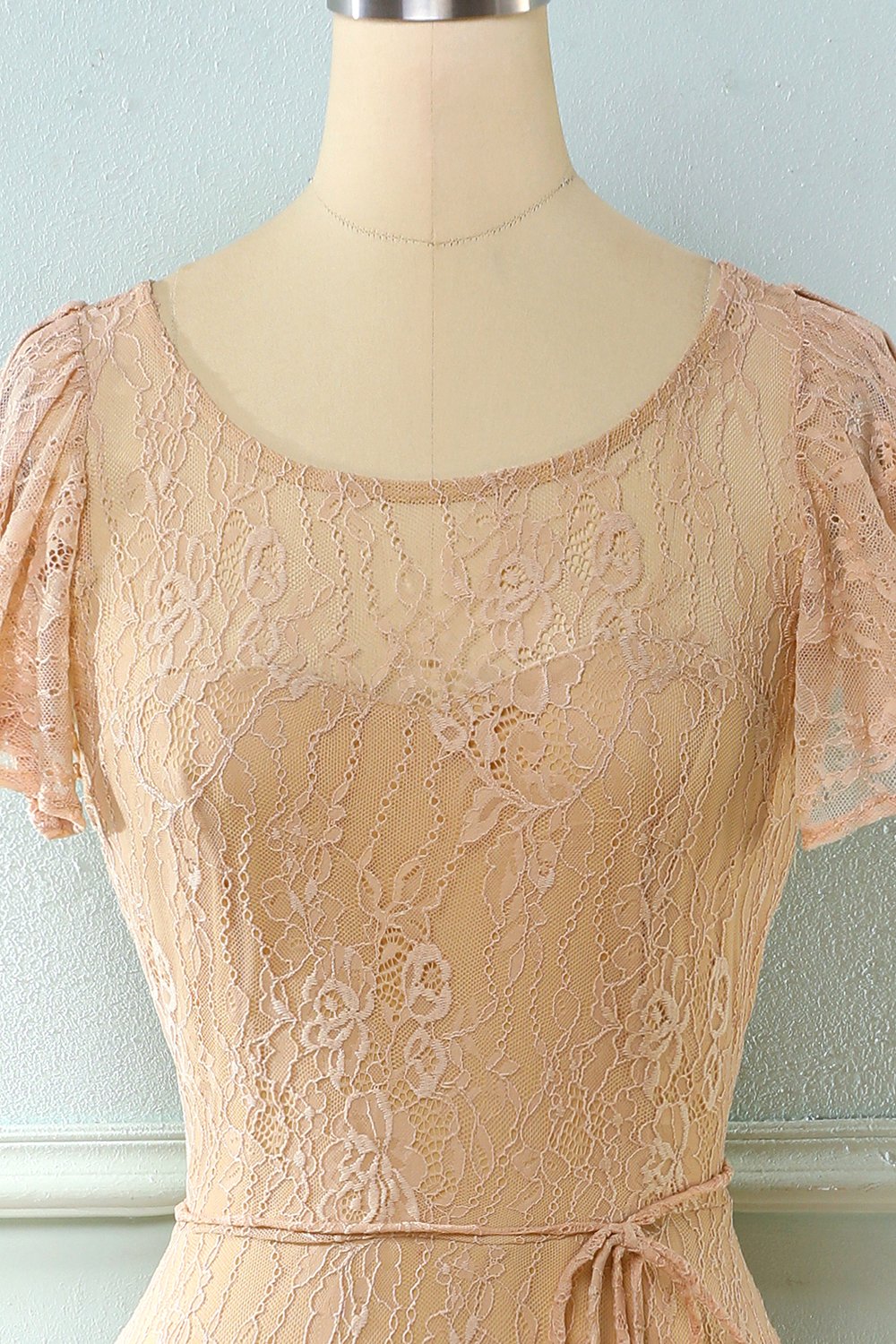 Vestido de renda comprida de champanhe