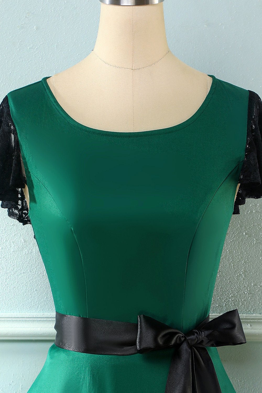 Vestido verde de balanço dos anos 50 com renda