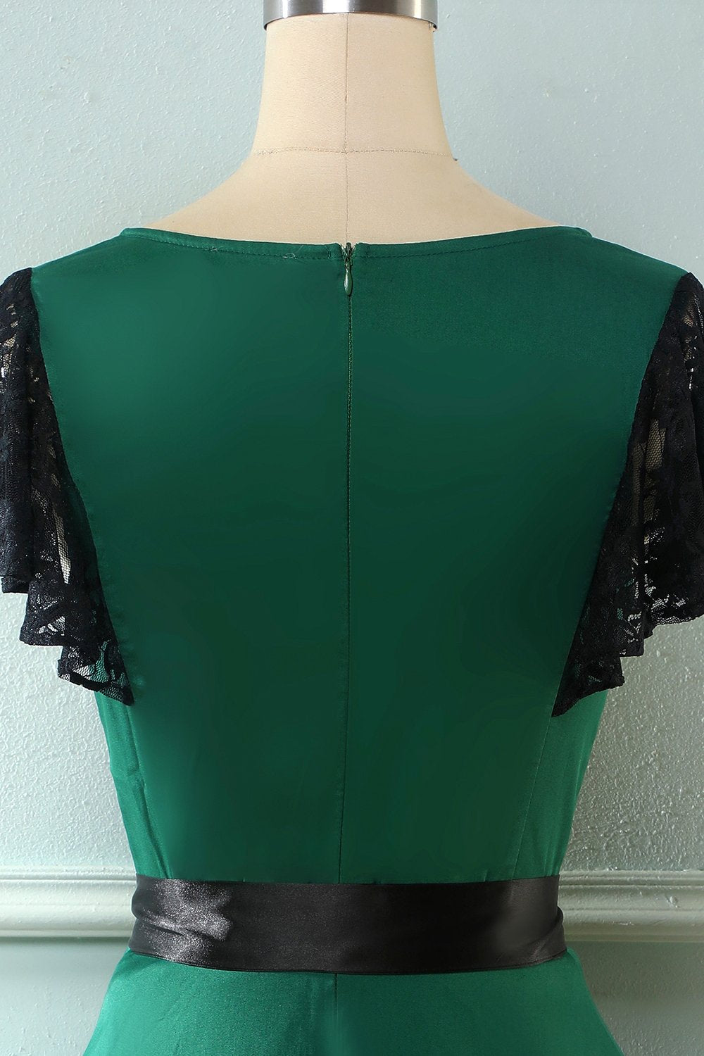 Vestido verde de balanço dos anos 50 com renda