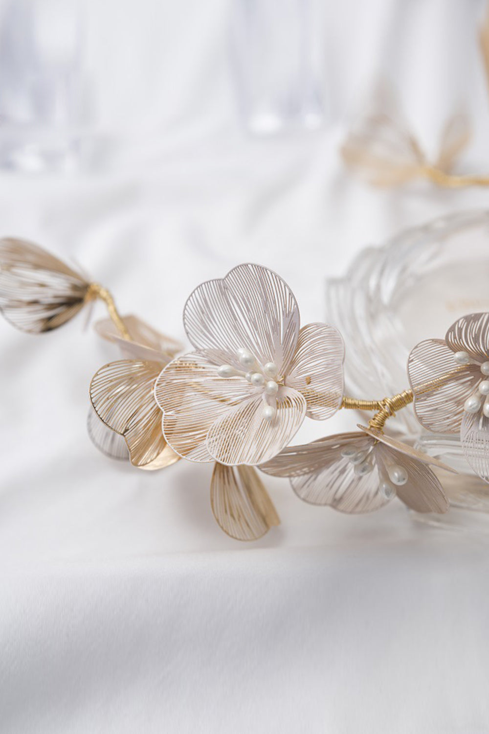 Fita de cabeça de flores de pérola de champanhe