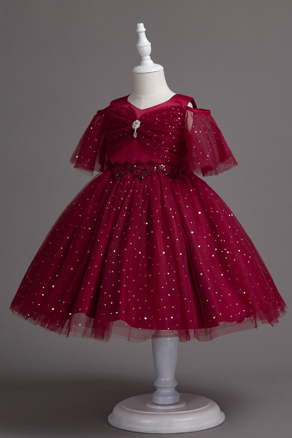A Line Fora do Ombro Borgonha Vestido de Menina Tule