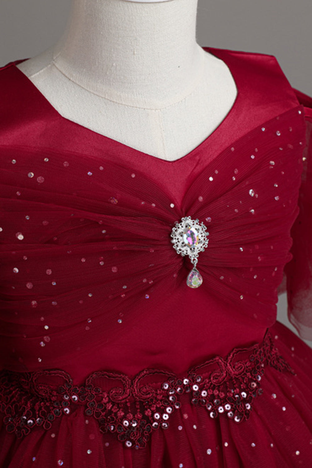 A Line Fora do Ombro Borgonha Vestido de Menina Tule