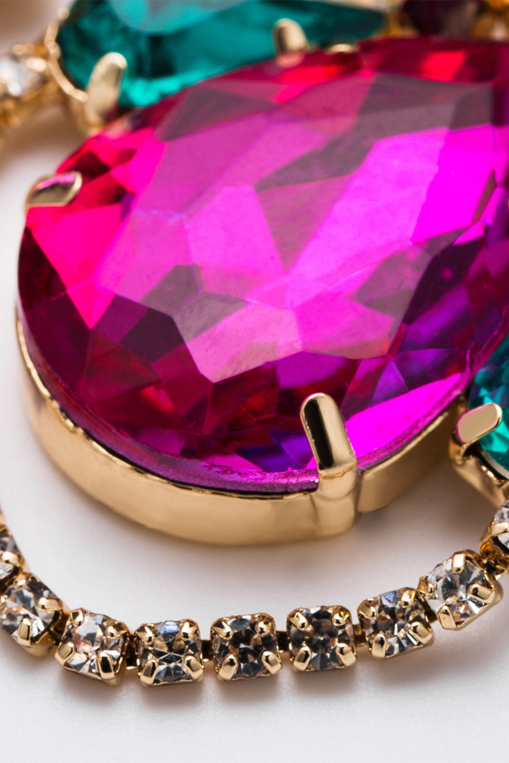 Brincos coloridos de missangas