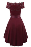Uma linha fora do ombro borgonha vestido de renda com Bowknot