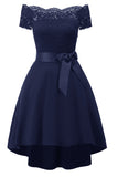 Uma linha fora do ombro borgonha vestido de renda com Bowknot