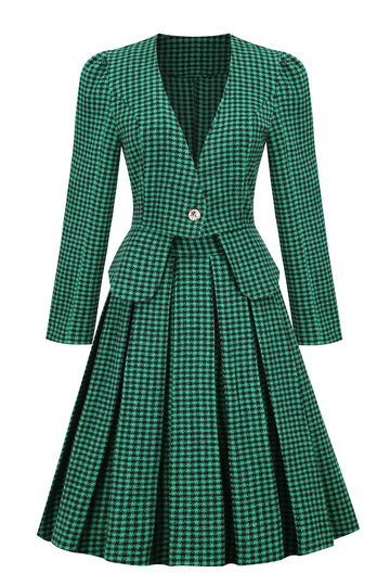 Um vestido vintage xadrez de grade v pescoço verde
