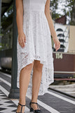 Vestido assimétrico de renda branca