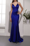Vestido de noite de cetim azul royal