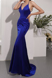 Vestido de noite de cetim azul royal