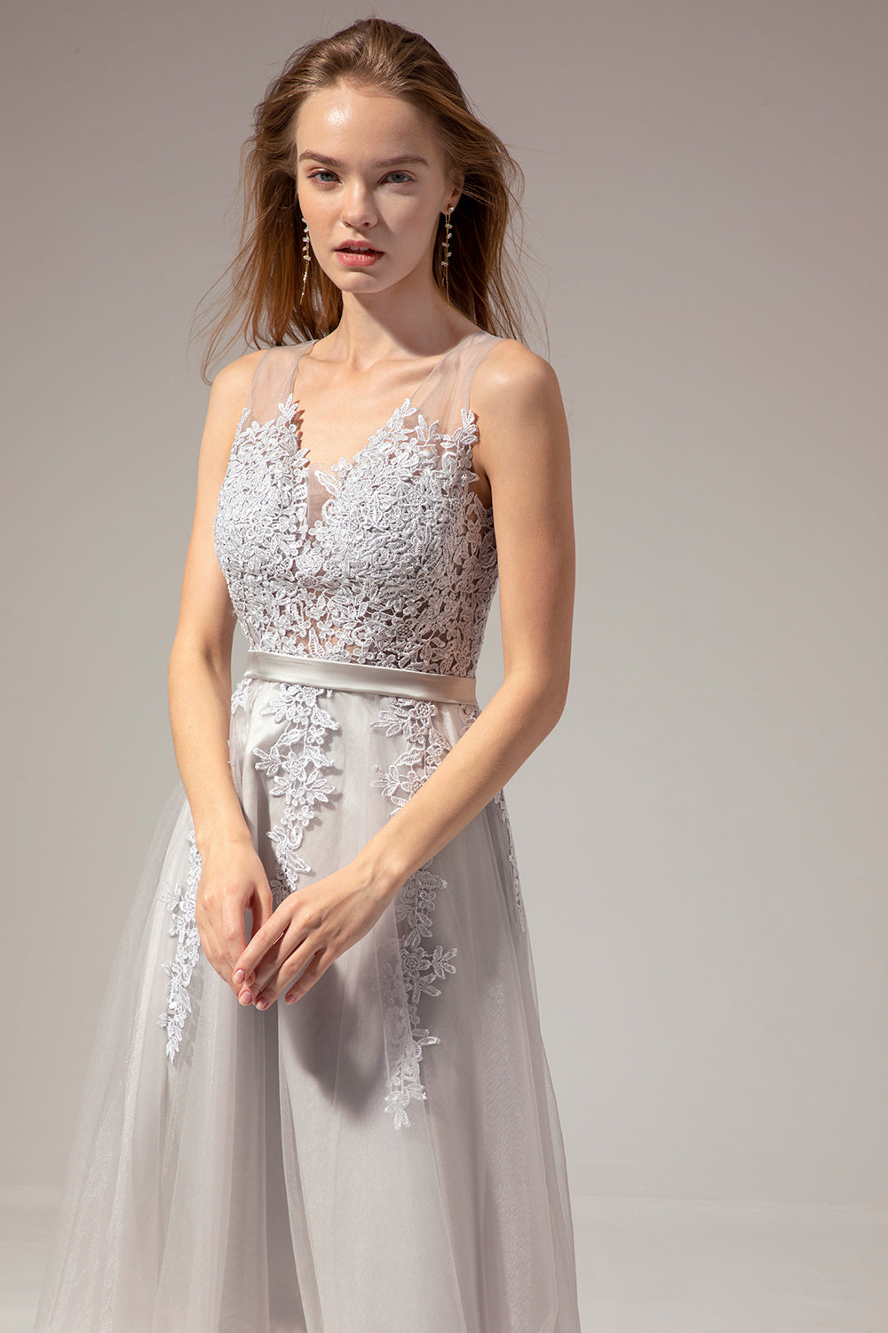 Vestido de renda prateado