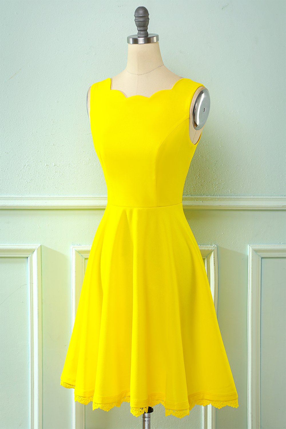 Vestido amarelo vintage de 1950 com renda oca