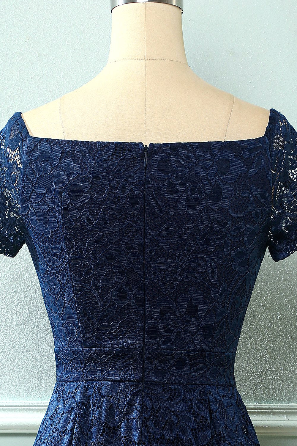 Marinha fora do vestido de renda do ombro