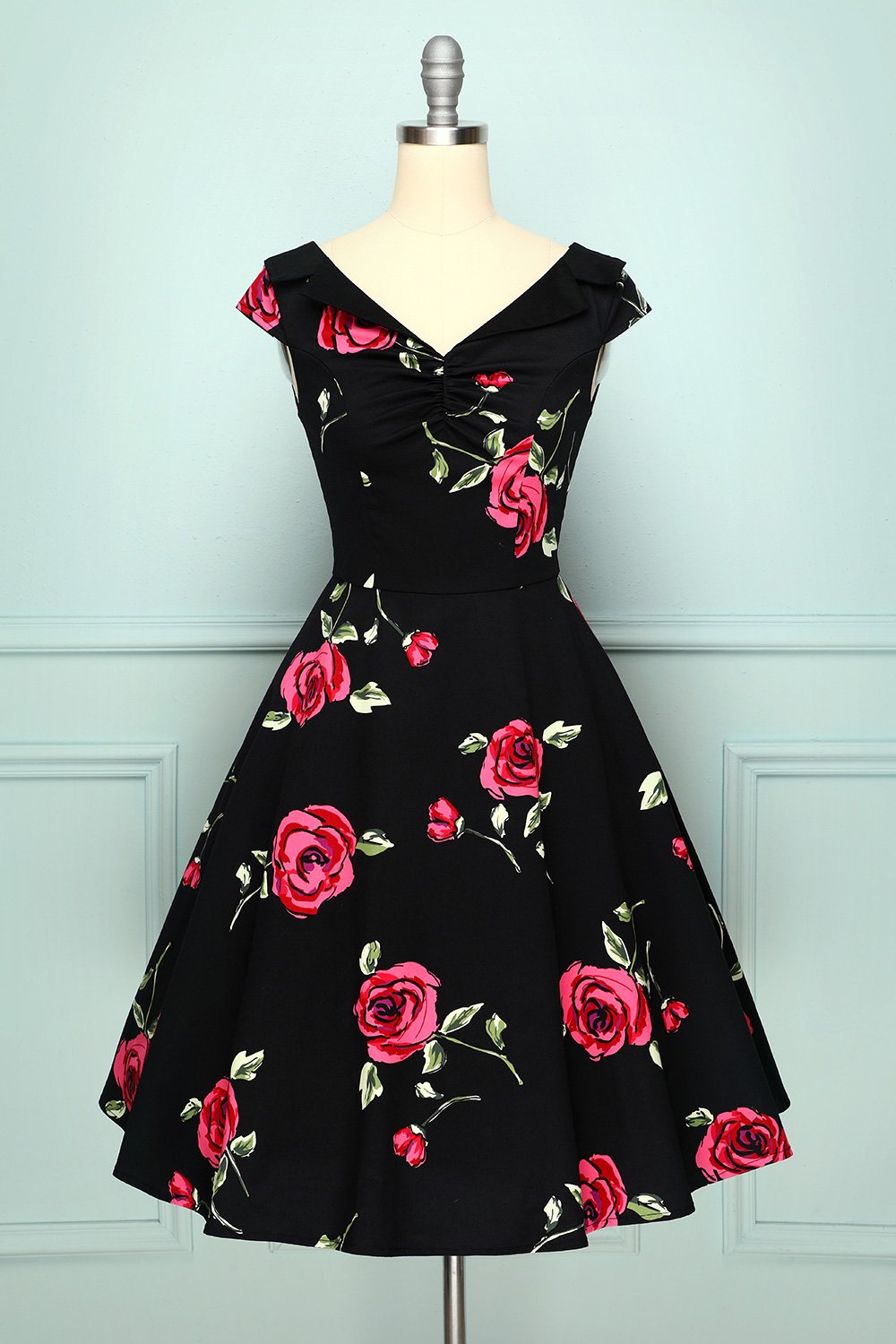 Vestido preto estampado rosa