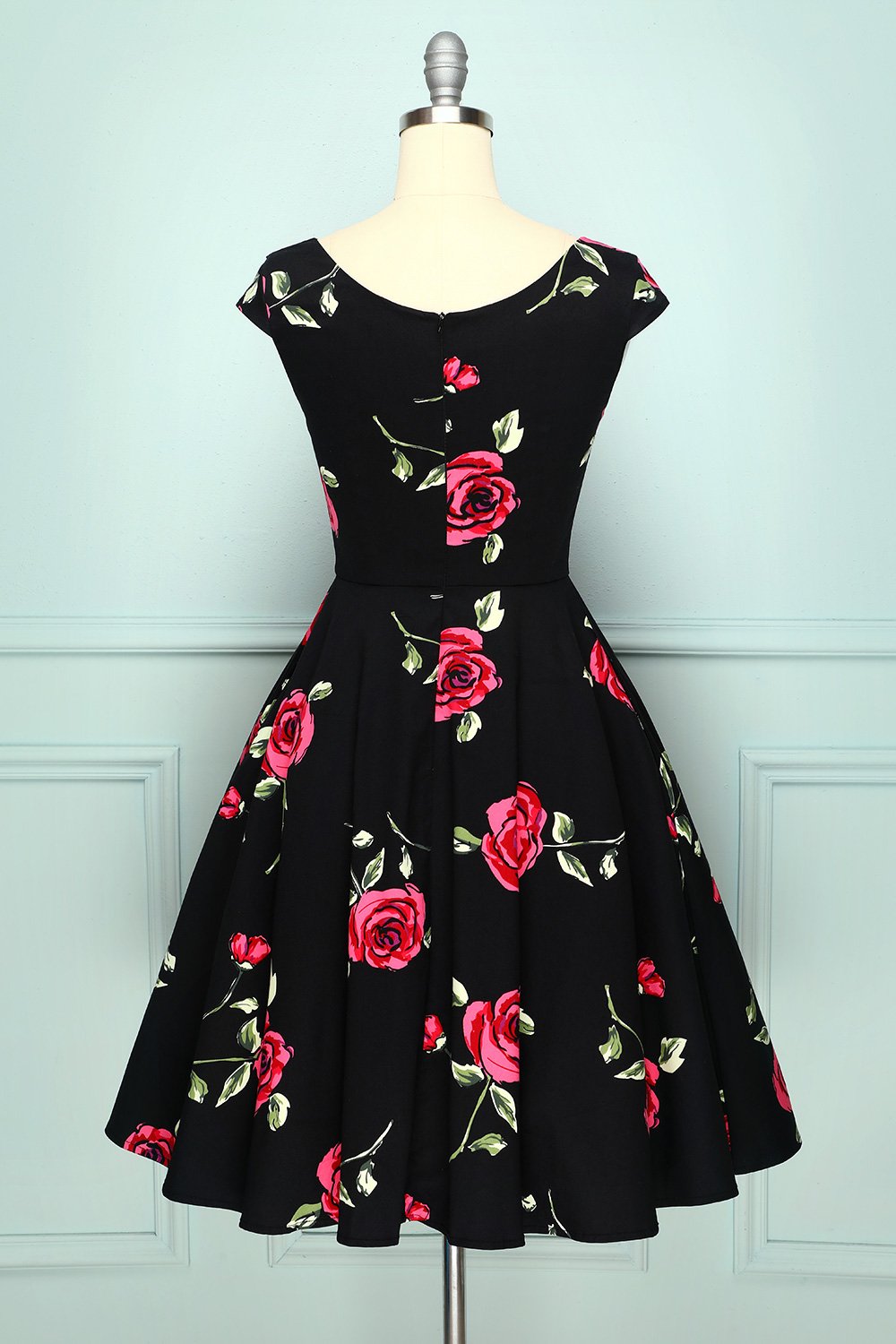 Vestido preto estampado rosa
