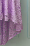 Vestido de renda com decote em v de lavanda