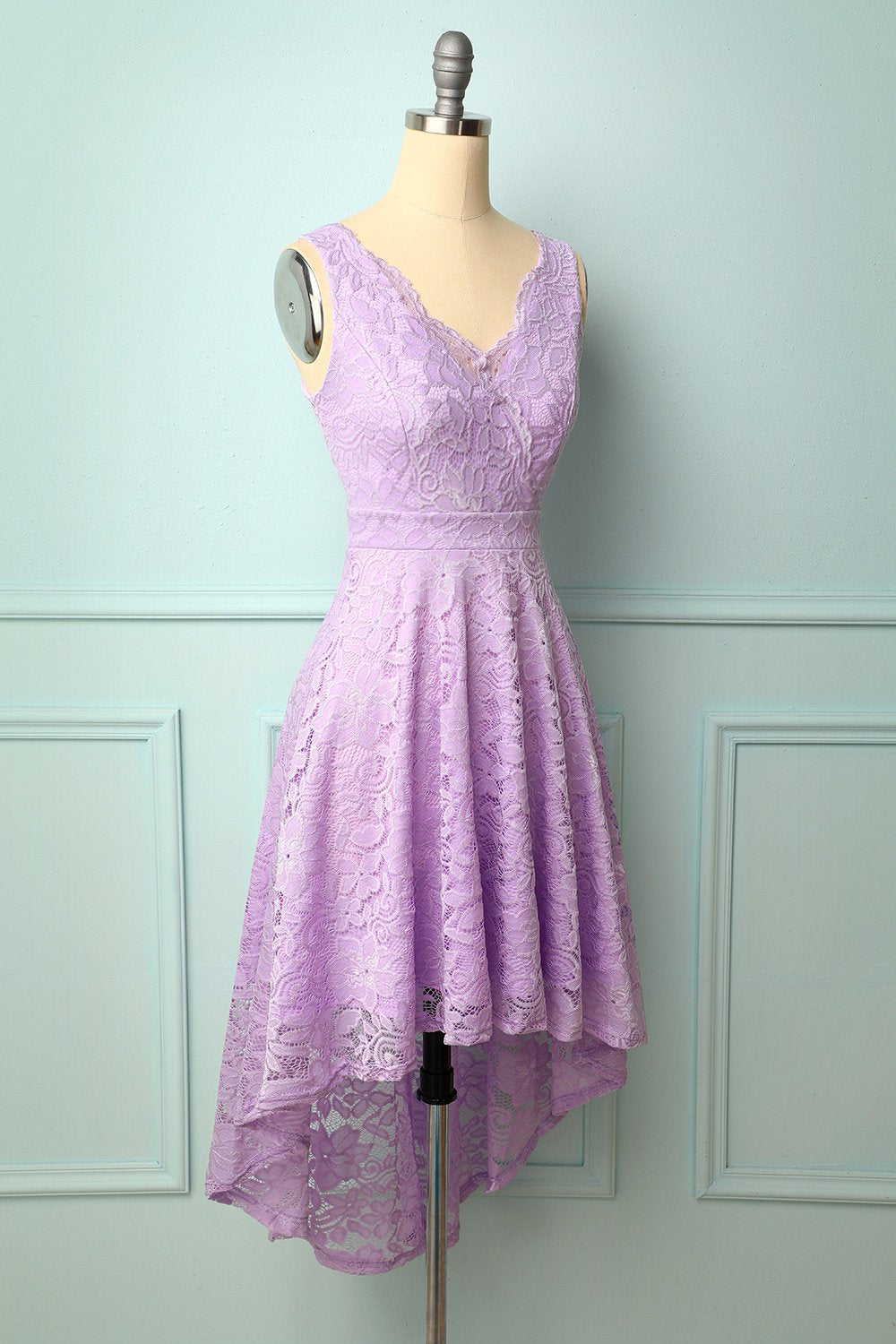 Vestido de renda com decote em v de lavanda