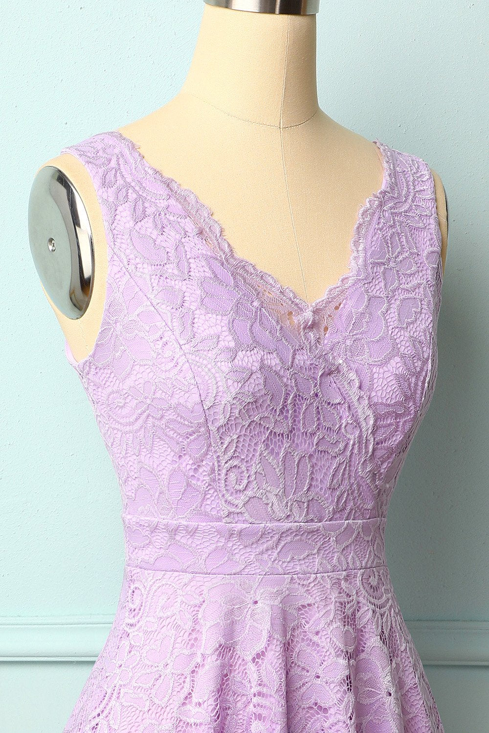 Vestido de renda com decote em v de lavanda