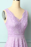 Vestido de renda com decote em v de lavanda
