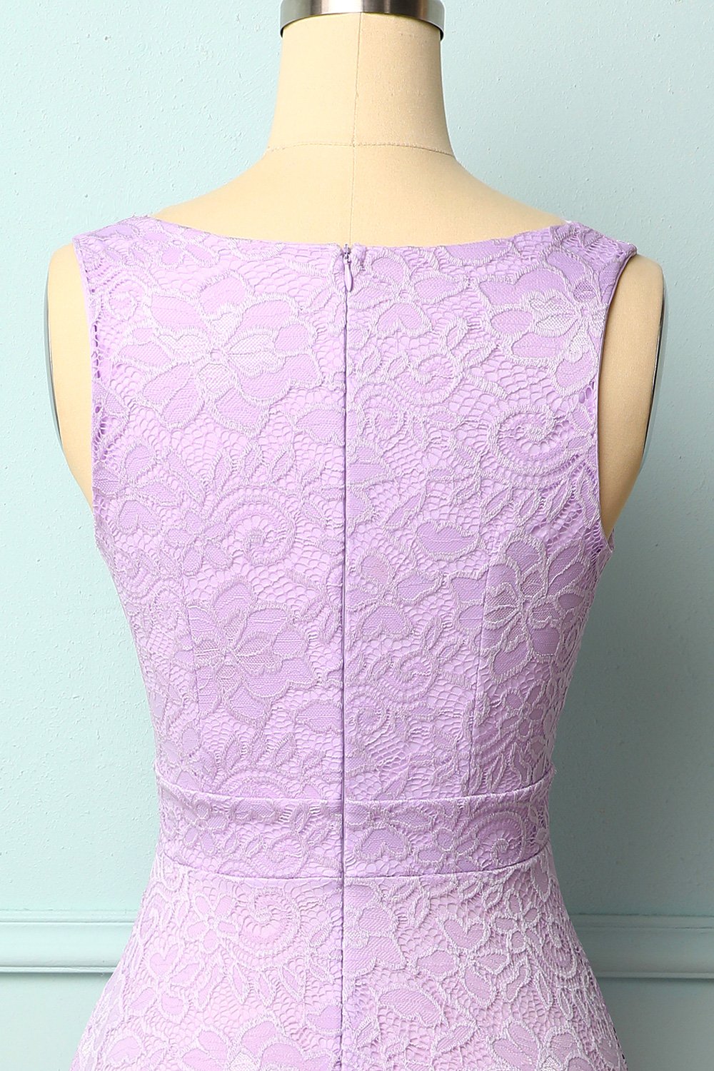 Vestido de renda com decote em v de lavanda