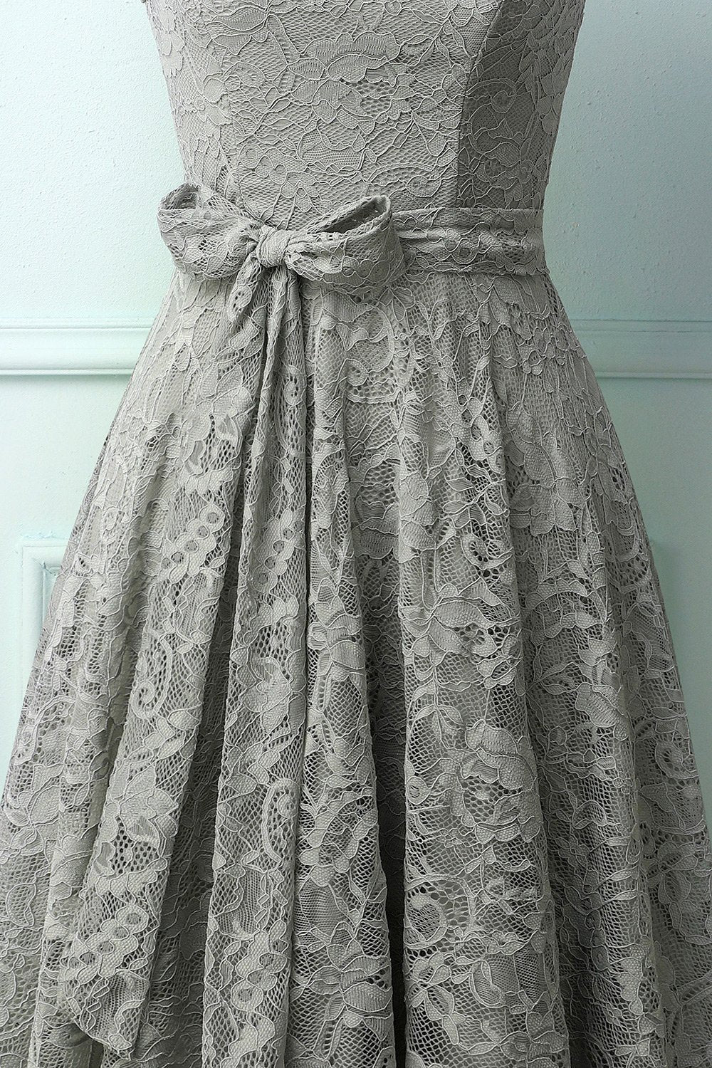 Vestido Midi de Renda Cinza