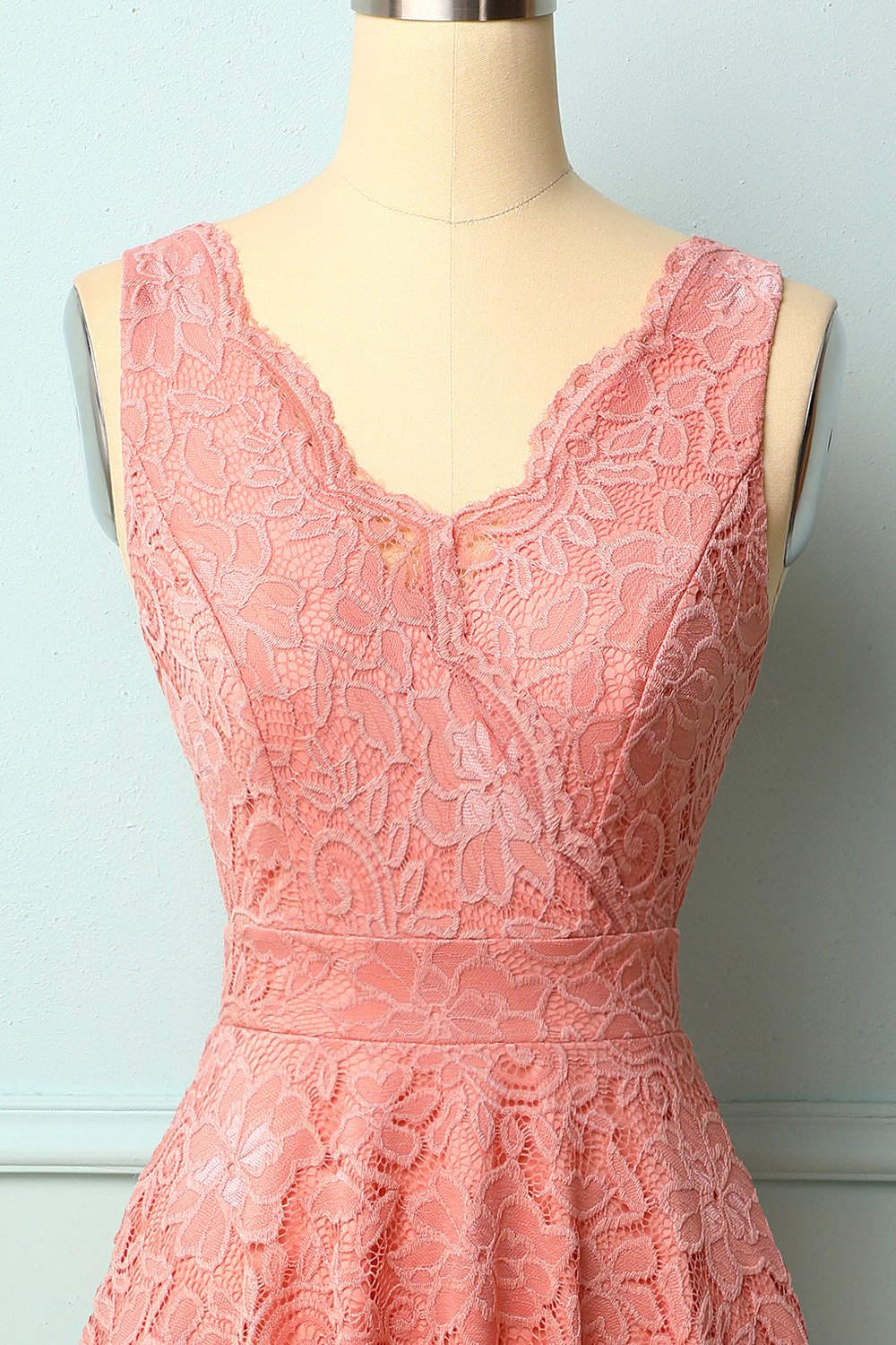 Vestido de renda com decote em v blush