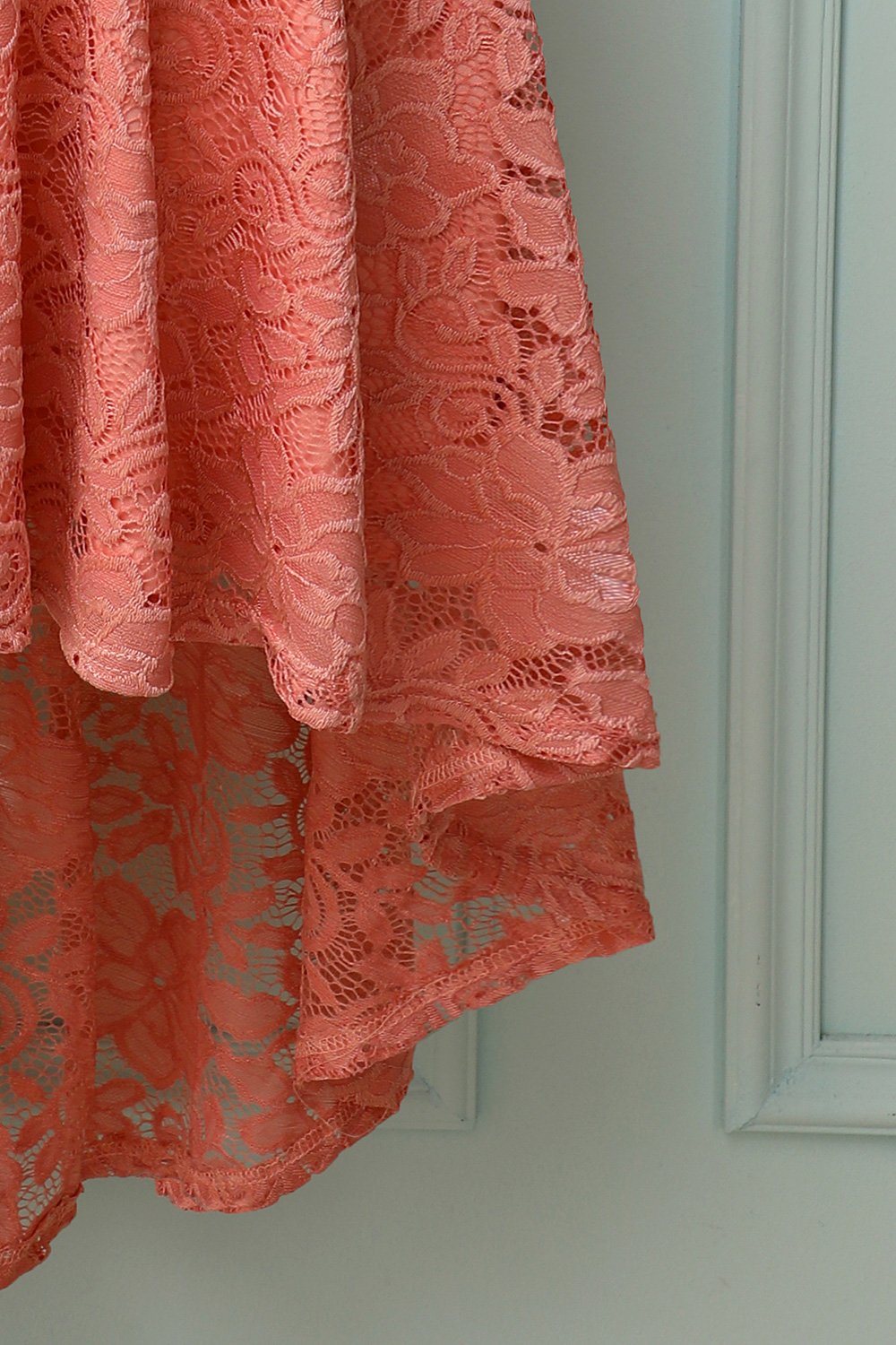 Vestido de renda com decote em v blush