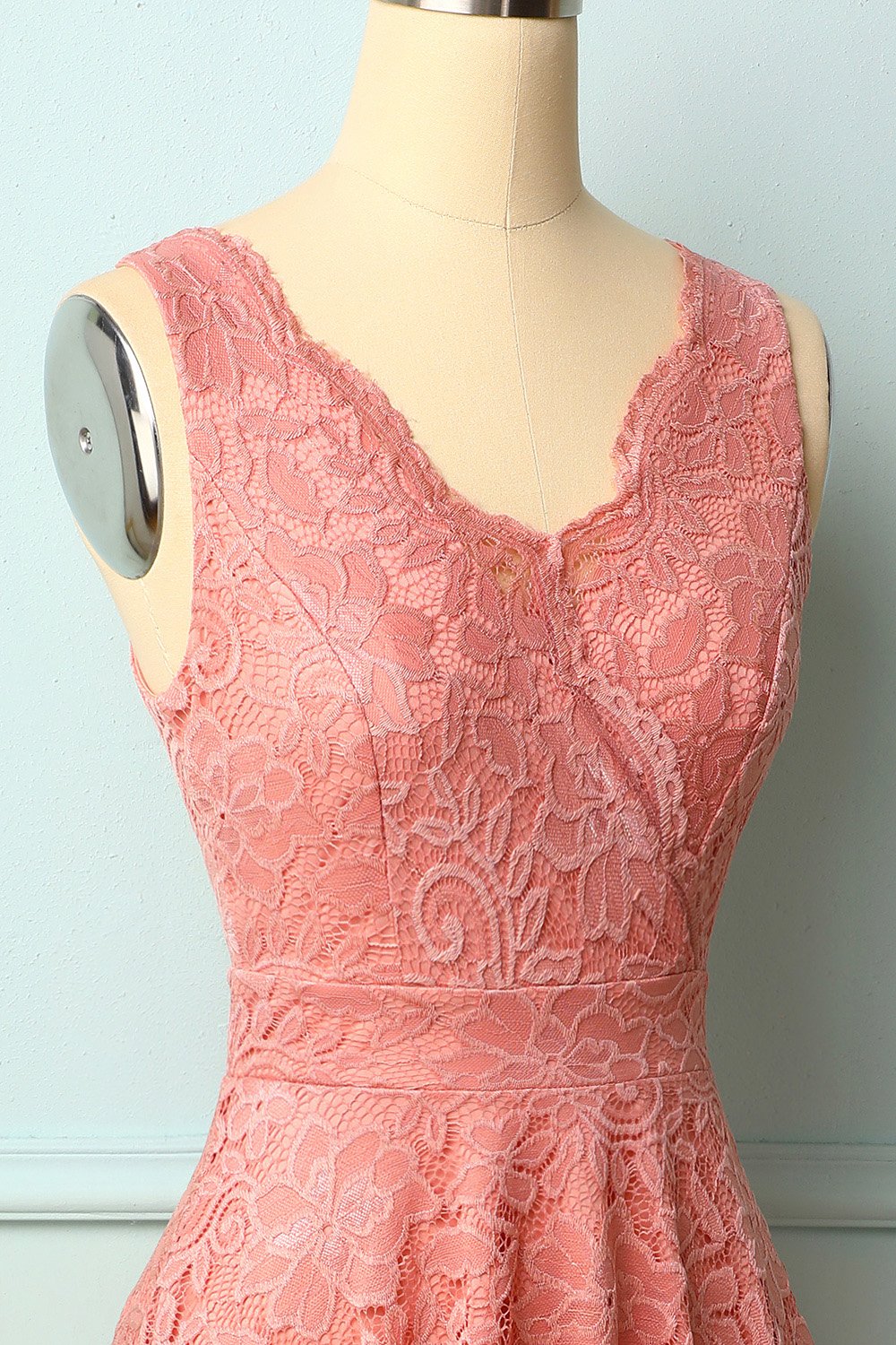 Vestido de renda com decote em v blush