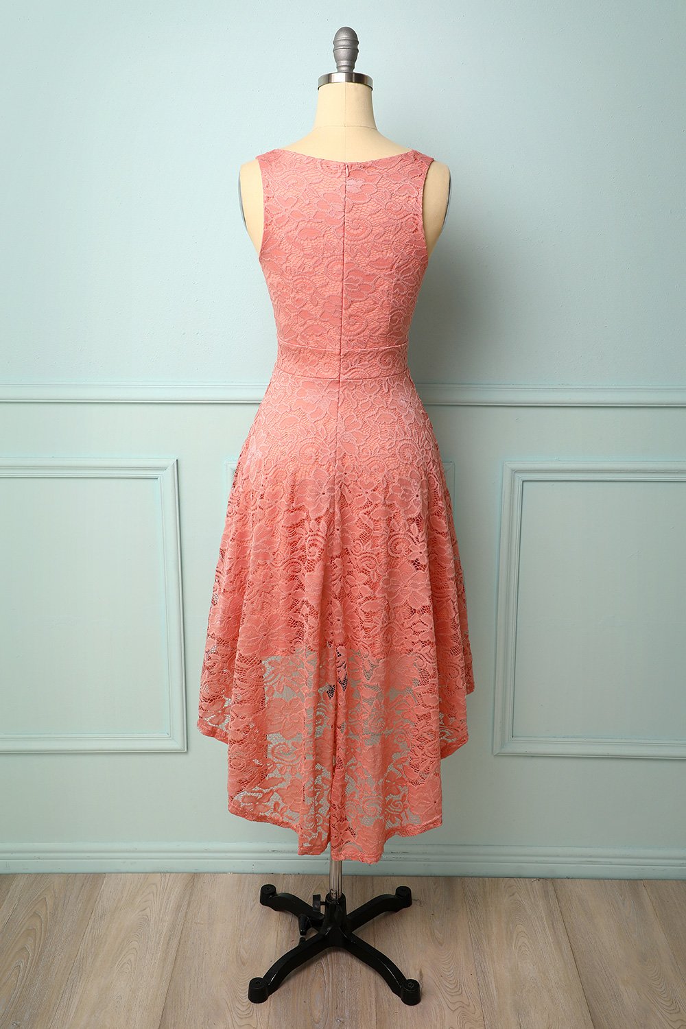 Vestido de renda com decote em v blush